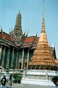 WatPhraKaeo-Chedi3.jpg
